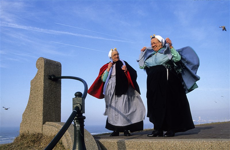 5. Vissersmonument, Scheveningen Dorp, en monument landing van Prins van Oranje.
